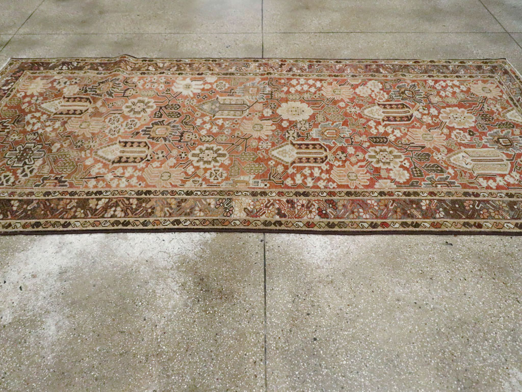 Antique Persian Bakhtiari Gallery Carpet, No.24455 - Galerie Shabab
