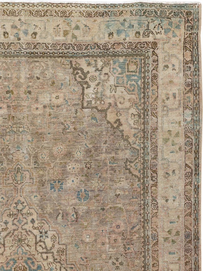 Antique Persian Sarouk Fereghan Accent Rug, No.24479 - Galerie Shabab