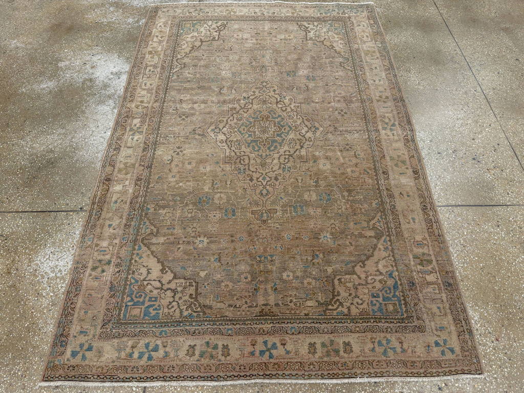 Antique Persian Sarouk Fereghan Accent Rug, No.24479 - Galerie Shabab