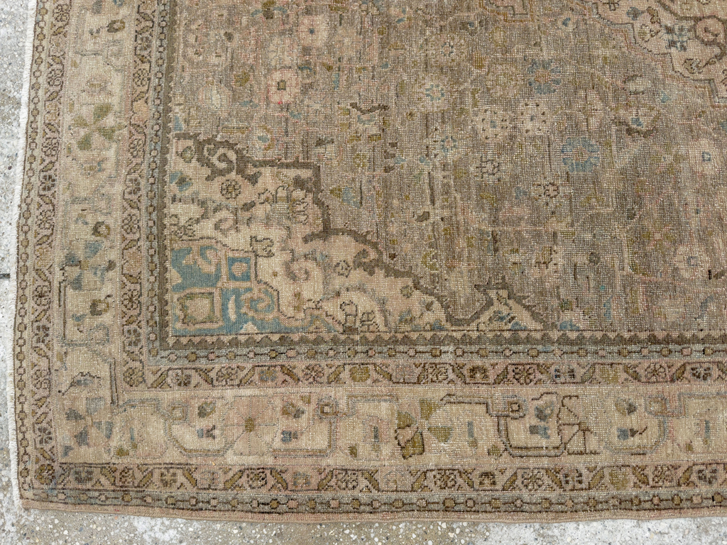 Antique Persian Sarouk Fereghan Accent Rug, No.24479 - Galerie Shabab