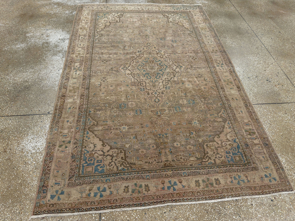 Antique Persian Sarouk Fereghan Accent Rug, No.24479 - Galerie Shabab