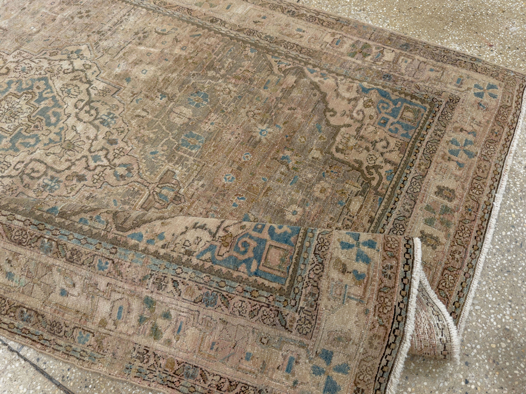 Antique Persian Sarouk Fereghan Accent Rug, No.24479 - Galerie Shabab