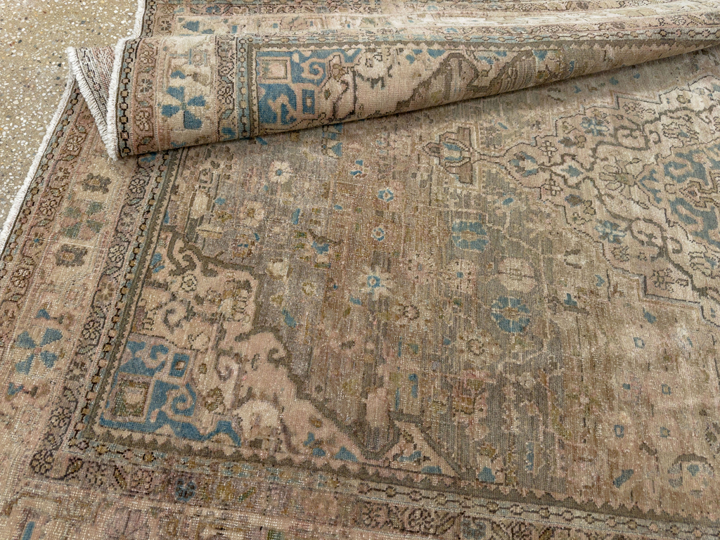 Antique Persian Sarouk Fereghan Accent Rug, No.24479 - Galerie Shabab
