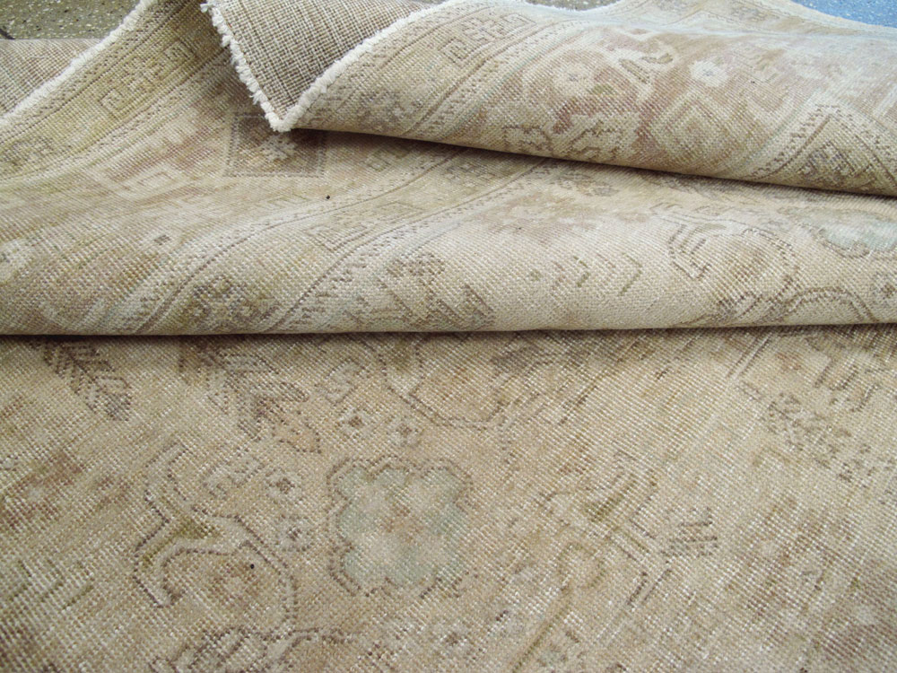 Vintage Turkish Sivas Carpet, No.24490 - Galerie Shabab