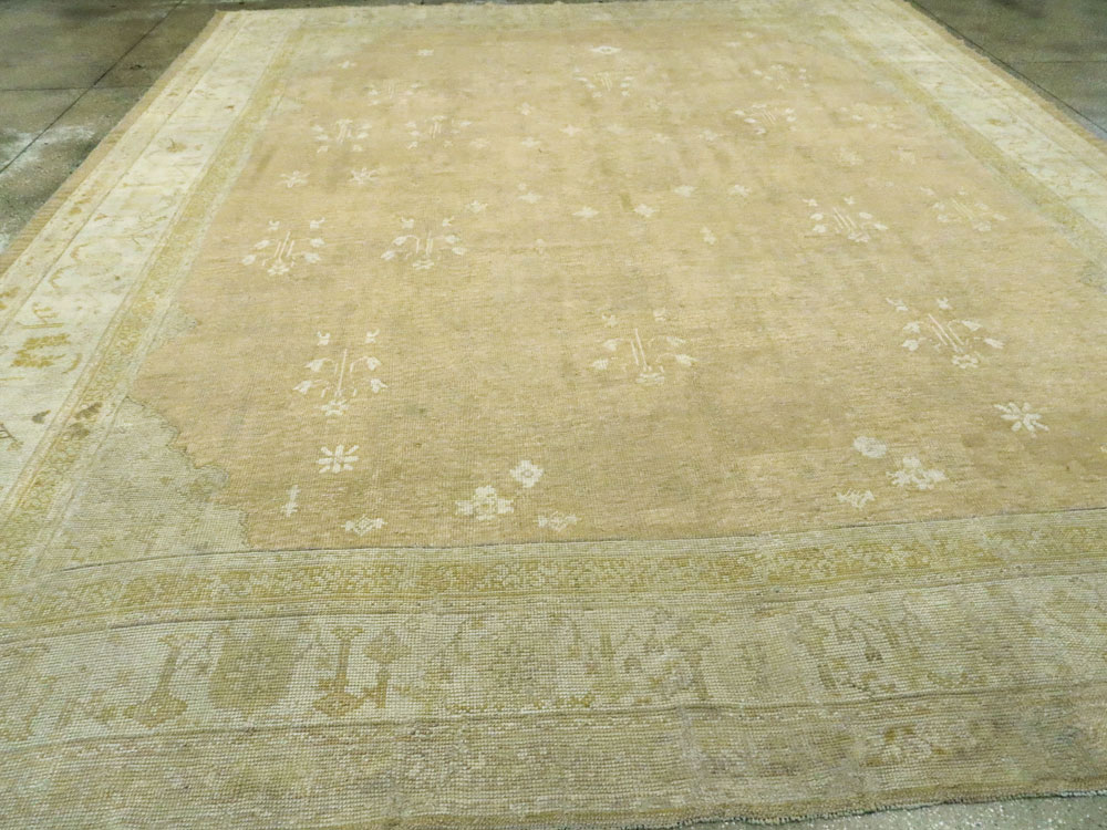 Antique Turkish Oushak Carpet, No.24514 - Galerie Shabab