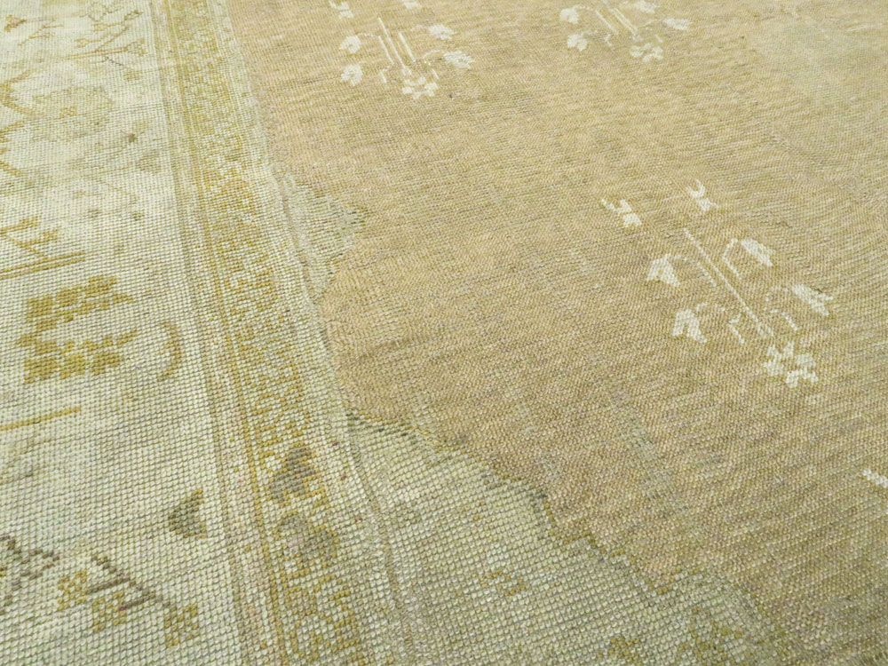 Antique Turkish Oushak Carpet, No.24514 - Galerie Shabab