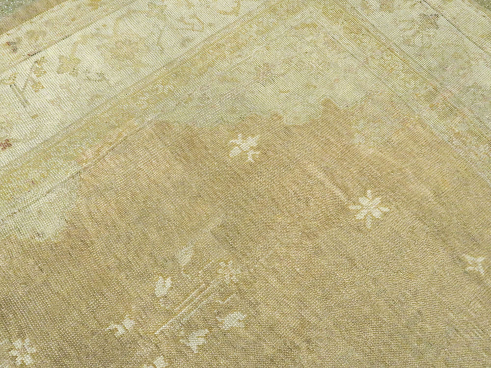 Antique Turkish Oushak Carpet, No.24514 - Galerie Shabab
