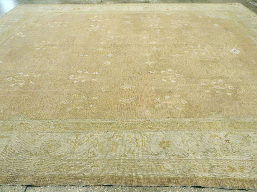Antique Turkish Oushak Carpet, No.24514 - Galerie Shabab