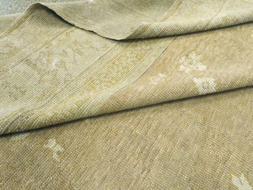Antique Turkish Oushak Carpet, No.24514 - Galerie Shabab