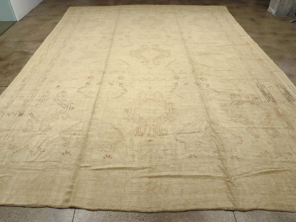 Antique Turkish Oushak Carpet, No.24530 - Galerie Shabab