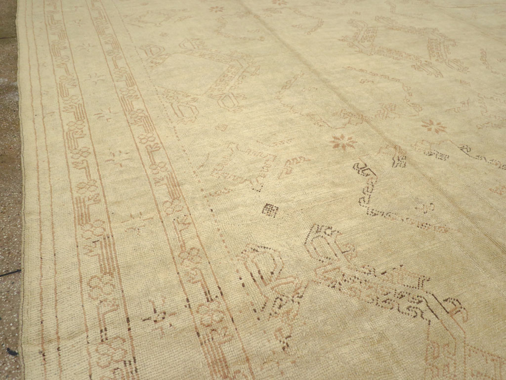 Antique Turkish Oushak Carpet, No.24530 - Galerie Shabab