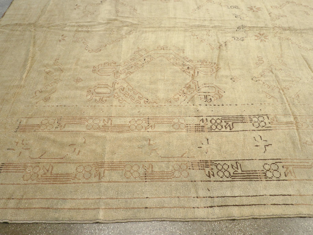 Antique Turkish Oushak Carpet, No.24530 - Galerie Shabab