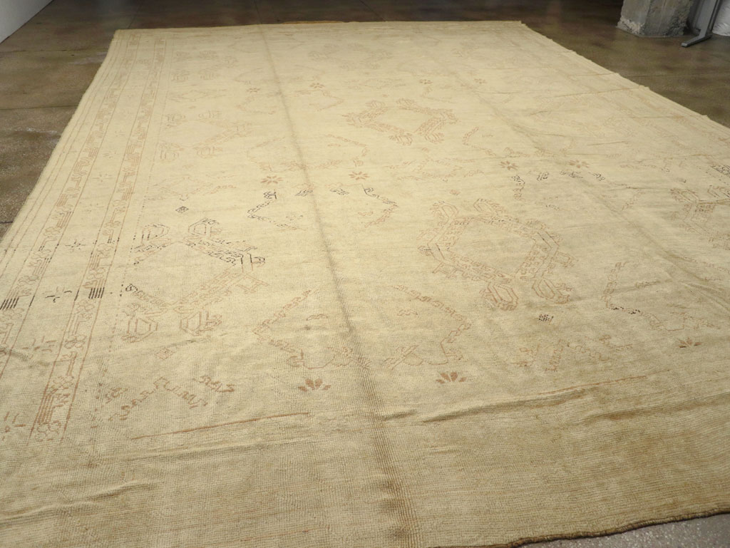 Antique Turkish Oushak Carpet, No.24530 - Galerie Shabab