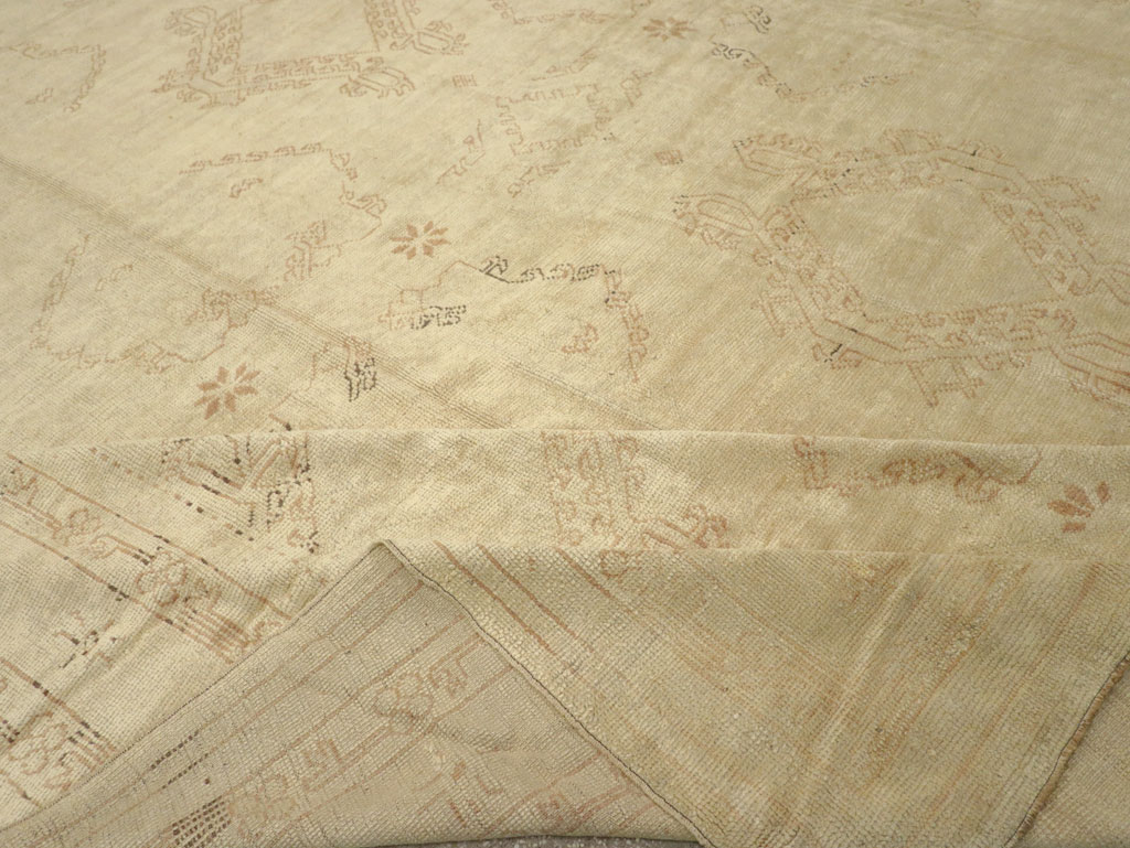 Antique Turkish Oushak Carpet, No.24530 - Galerie Shabab