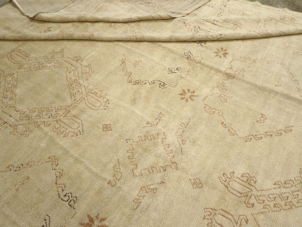 Antique Turkish Oushak Carpet, No.24530 - Galerie Shabab