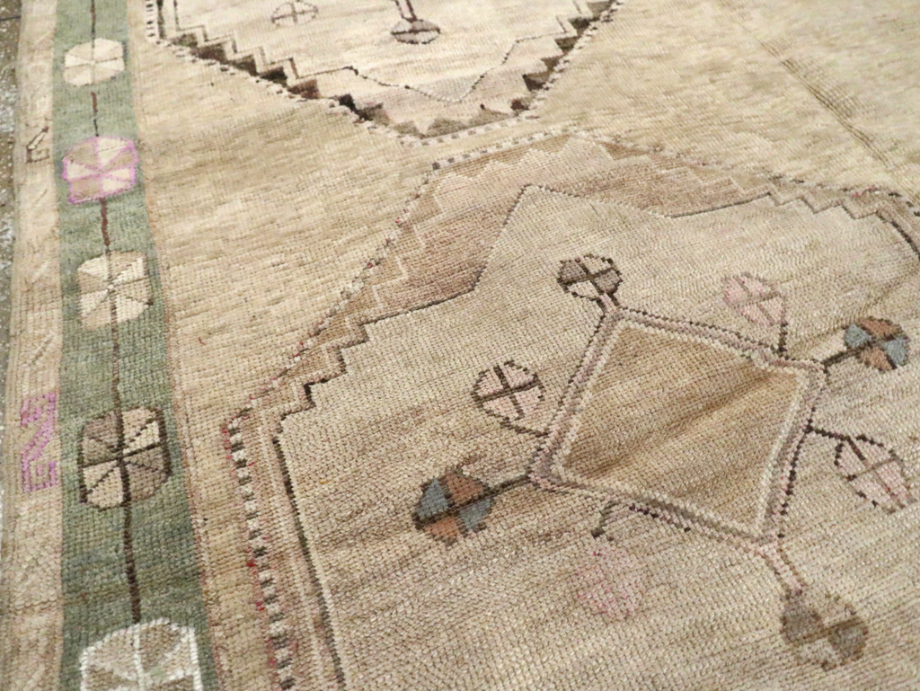 Vintage Turkish Anatolian Gallery Carpet, No.24534 - Galerie Shabab