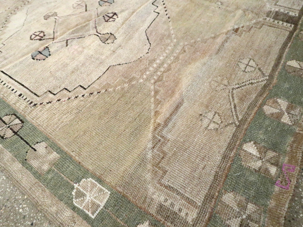 Vintage Turkish Anatolian Gallery Carpet, No.24534 - Galerie Shabab