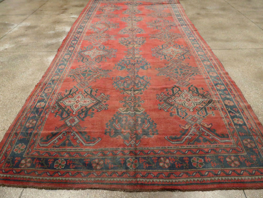 Antique Turkish Oushak Gallery Carpet, No.24548 - Galerie Shabab