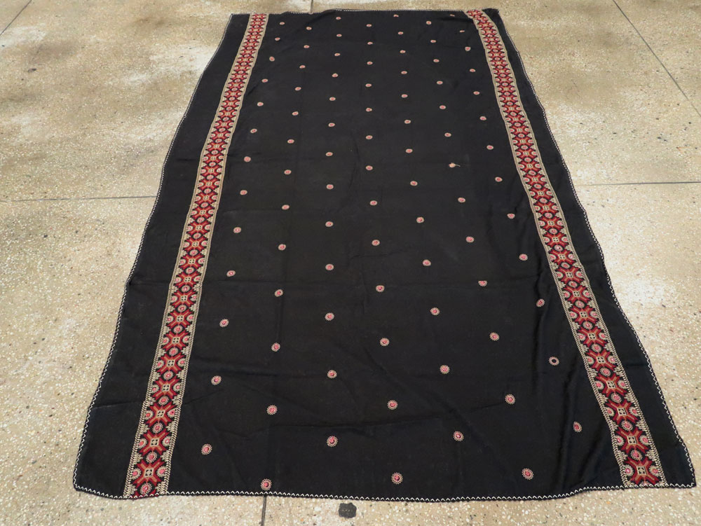 Vintage Persian Embroidered Textile, No.24590 - Galerie Shabab