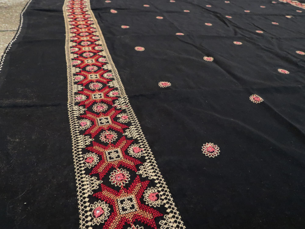 Vintage Persian Embroidered Textile, No.24590 - Galerie Shabab