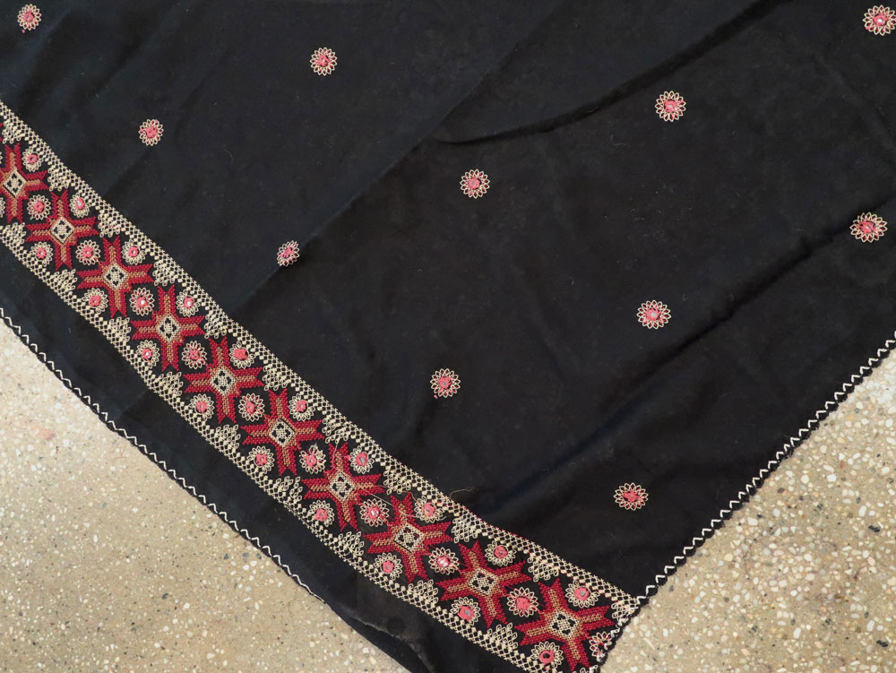 Vintage Persian Embroidered Textile, No.24590 - Galerie Shabab