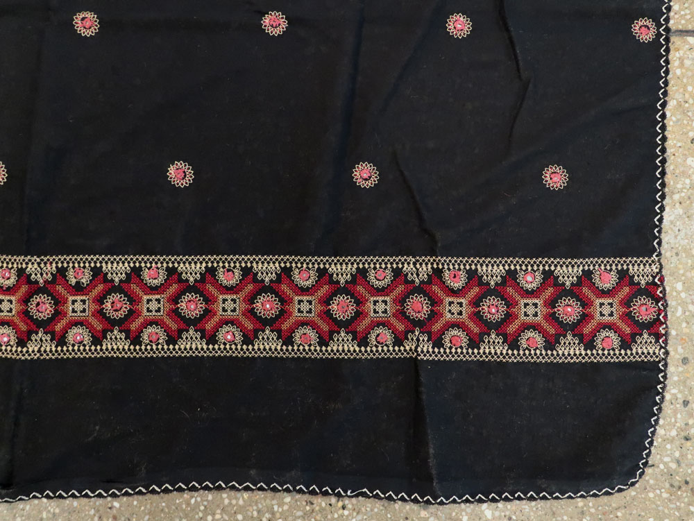 Vintage Persian Embroidered Textile, No.24590 - Galerie Shabab