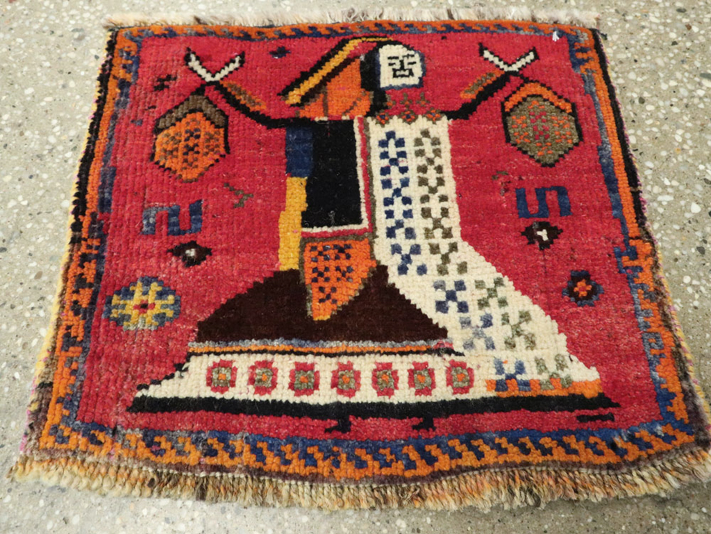 Vintage Persian Shiraz Pictorial Rug, No.24608 - Galerie Shabab