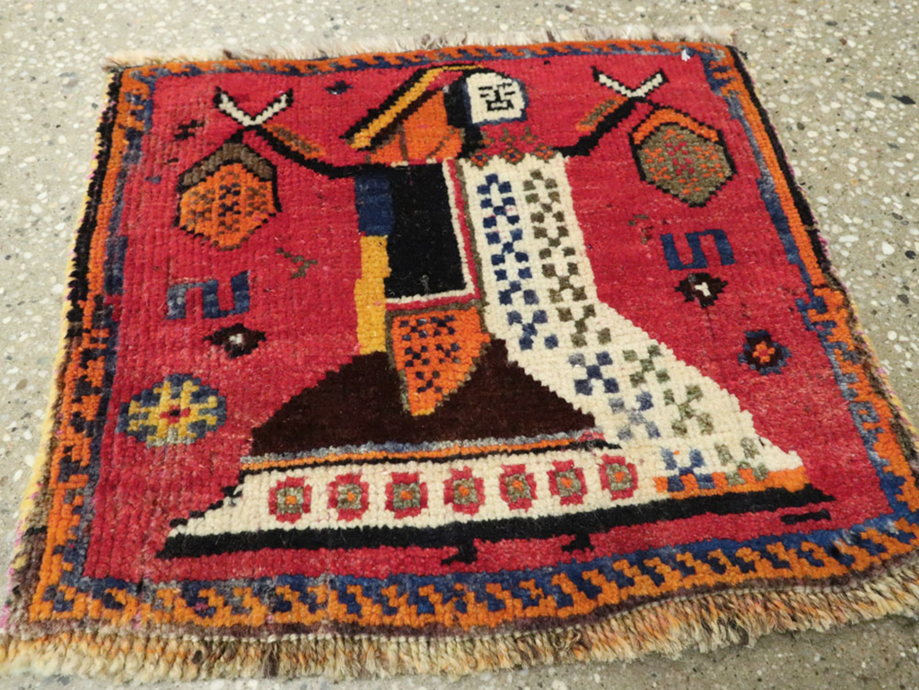 Vintage Persian Shiraz Pictorial Rug, No.24608 - Galerie Shabab