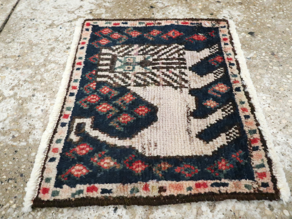 Antique Persian Hamadan Pictorial Rug, No.24612 - Galerie Shabab