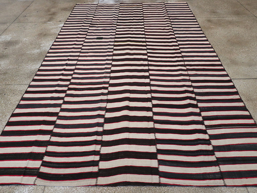 Vintage Persian Flatweave Kilim Room Size Carpet, No.24627 - Galerie Shabab