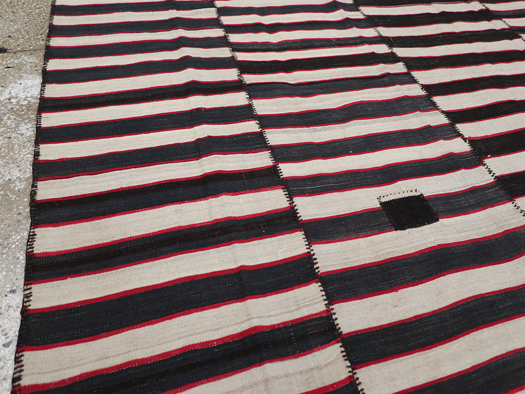 Vintage Persian Flatweave Kilim Room Size Carpet, No.24627 - Galerie Shabab
