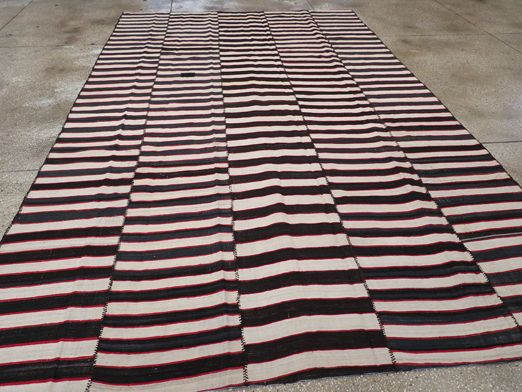 Vintage Persian Flatweave Kilim Room Size Carpet, No.24627 - Galerie Shabab