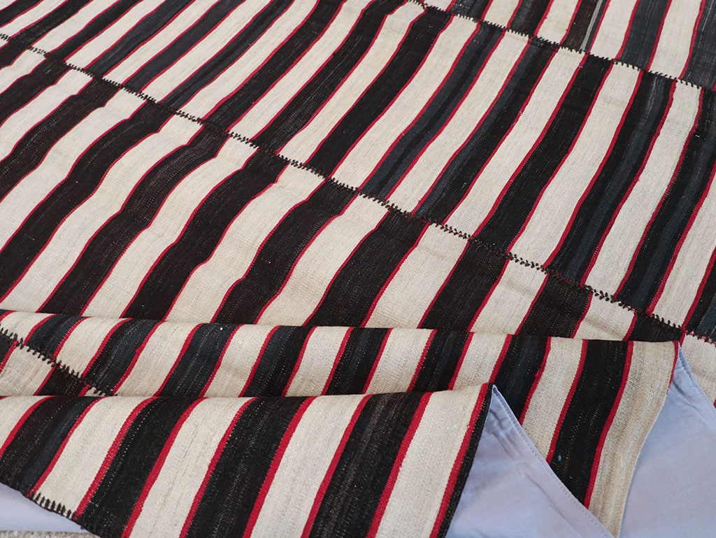 Vintage Persian Flatweave Kilim Room Size Carpet, No.24627 - Galerie Shabab