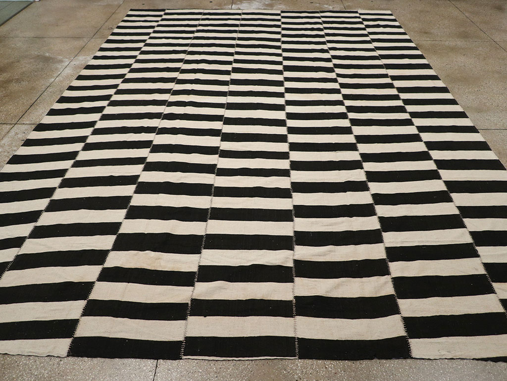 Modern Persian Flatweave Kilim Room Size Carpet, No.24628 - Galerie Shabab