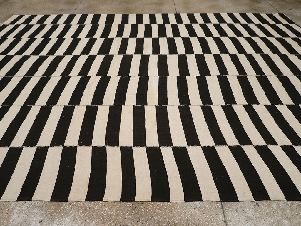 Modern Persian Flatweave Kilim Room Size Carpet, No.24628 - Galerie Shabab