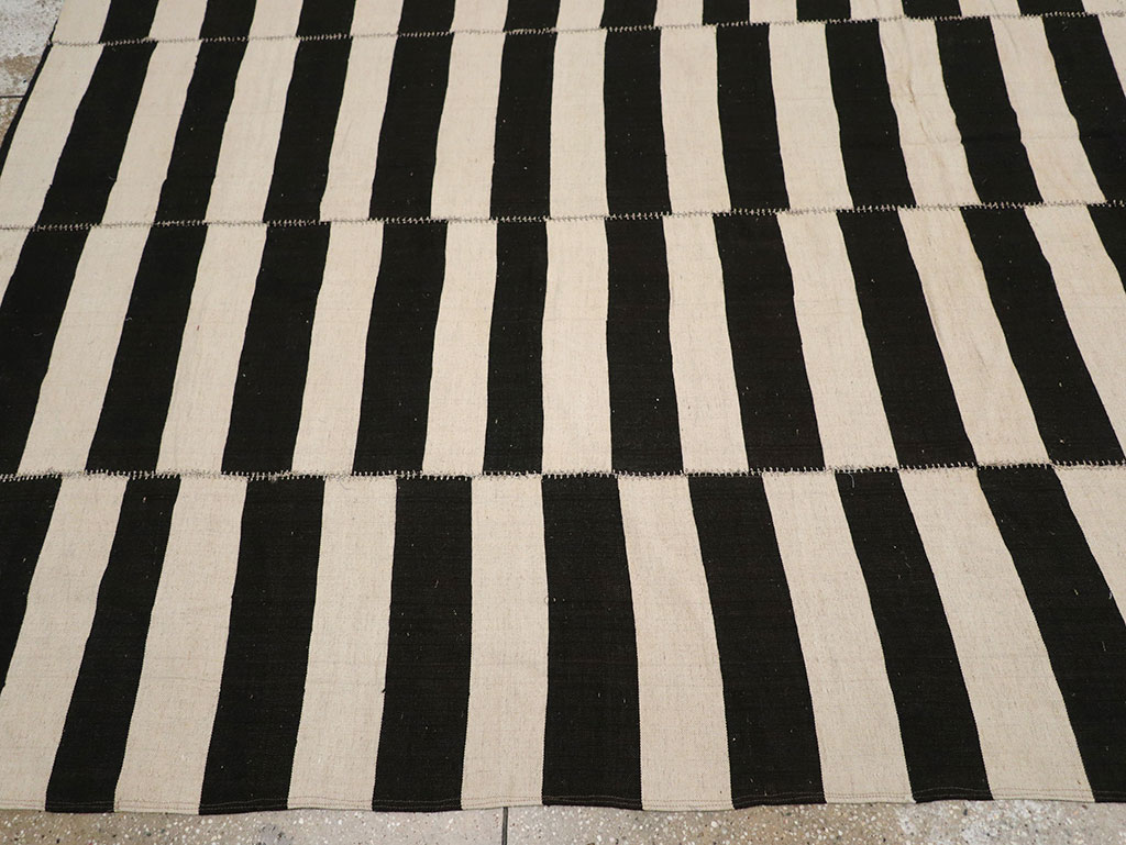 Modern Persian Flatweave Kilim Room Size Carpet, No.24628 - Galerie Shabab