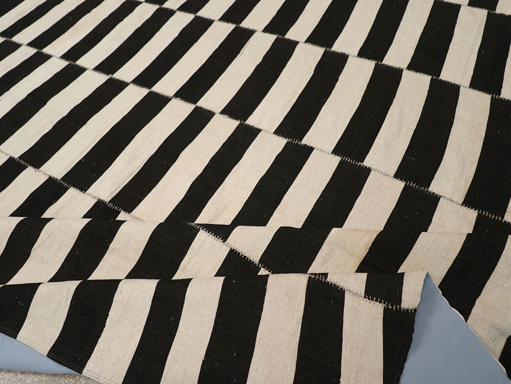 Modern Persian Flatweave Kilim Room Size Carpet, No.24628 - Galerie Shabab