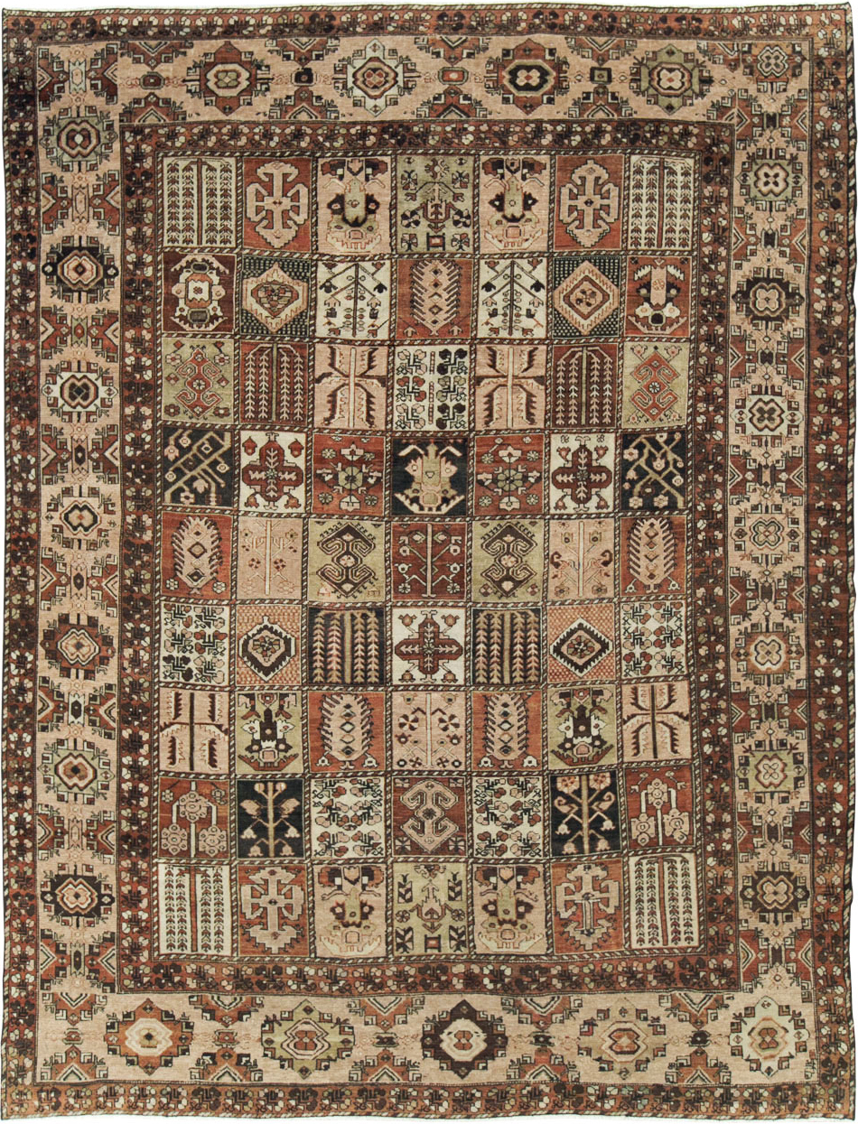 Vintage Persian Bakhtiari Room Size Rug, No.24672 - Galerie Shabab