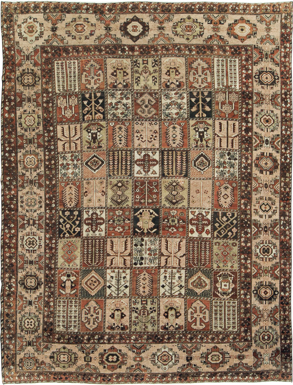Vintage Persian Bakhtiari Room Size Rug, No.24672 - Galerie Shabab