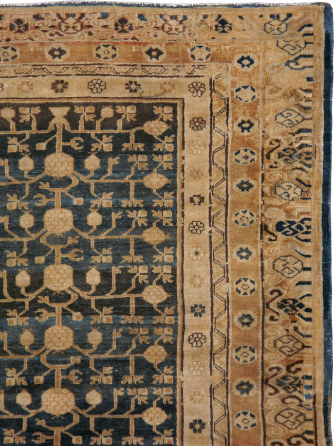 Antique Khotan Carpet, No.24676 - Galerie Shabab