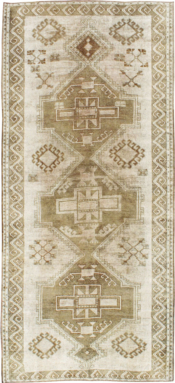 Vintage Turkish Anatolian Gallery Carpet, No.24737 - Galerie Shabab