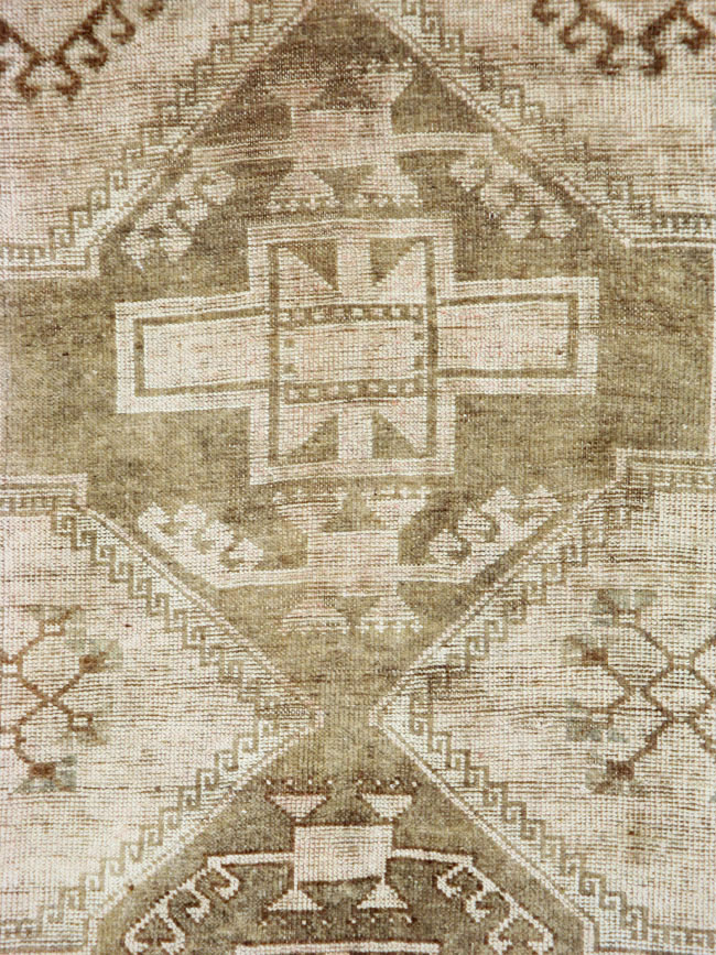 Vintage Turkish Anatolian Gallery Carpet, No.24737 - Galerie Shabab