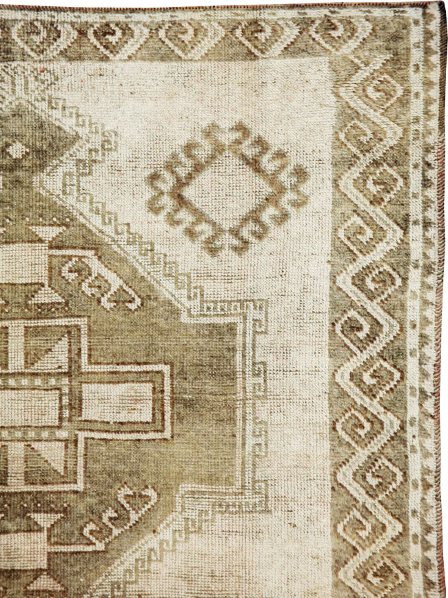 Vintage Turkish Anatolian Gallery Carpet, No.24737 - Galerie Shabab