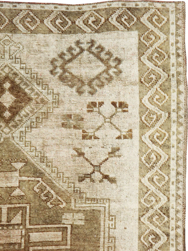 Vintage Turkish Anatolian Gallery Carpet, No.24737 - Galerie Shabab