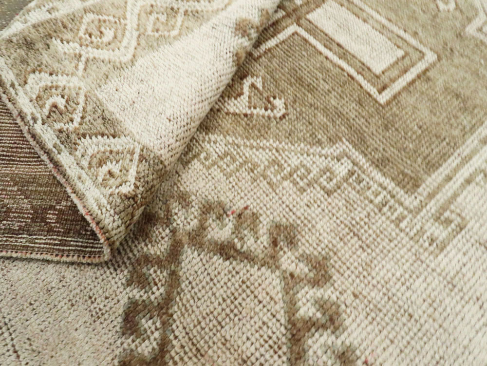 Vintage Turkish Anatolian Gallery Carpet, No.24737 - Galerie Shabab