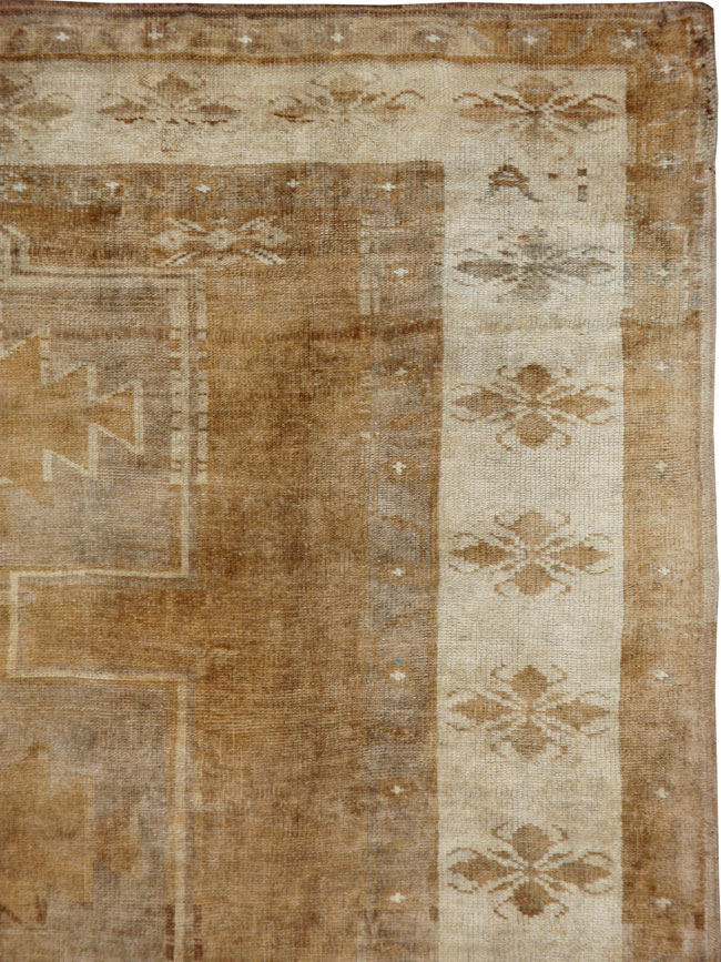 Vintage Turkish Anatolian Rug, No.24738 - Galerie Shabab