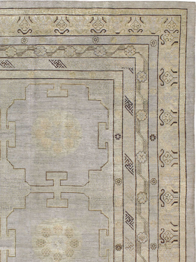 Vintage East Turkestan Khotan Carpet, No.24763 - Galerie Shabab