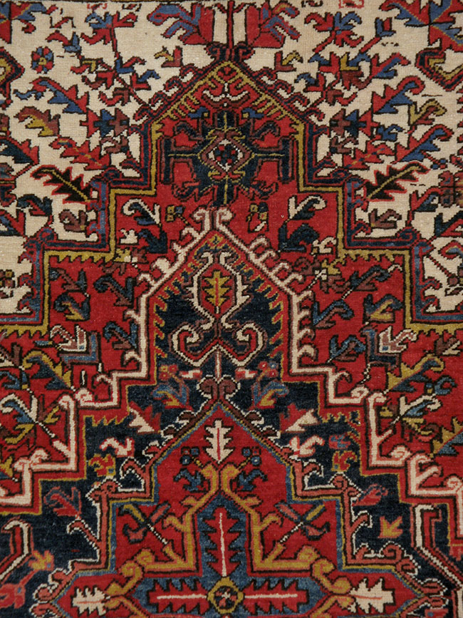 Antique Persian Heriz Carpet, No.24833 - Galerie Shabab