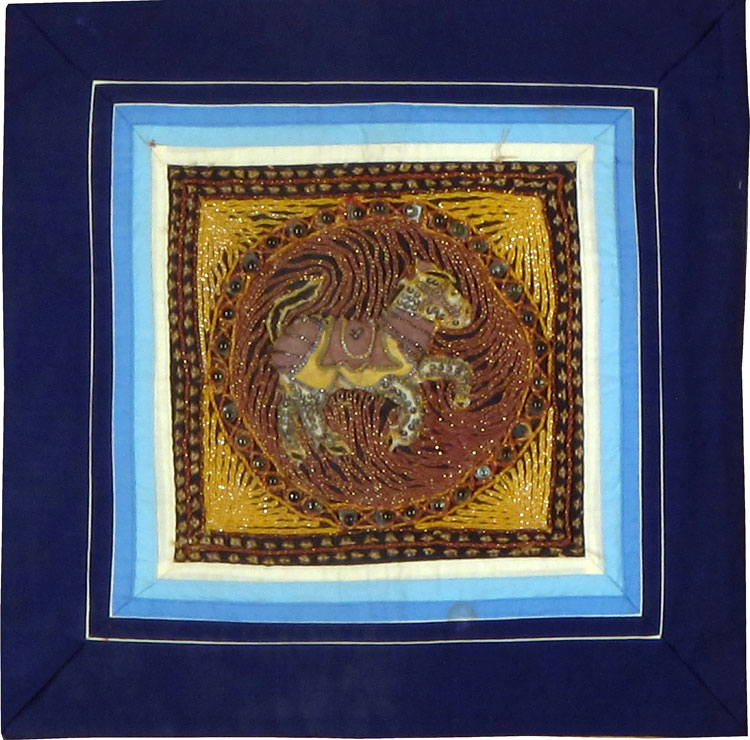 Burmese High Relief Richly Embroidered and Beaded Tapestry, No.24974 - Galerie Shabab