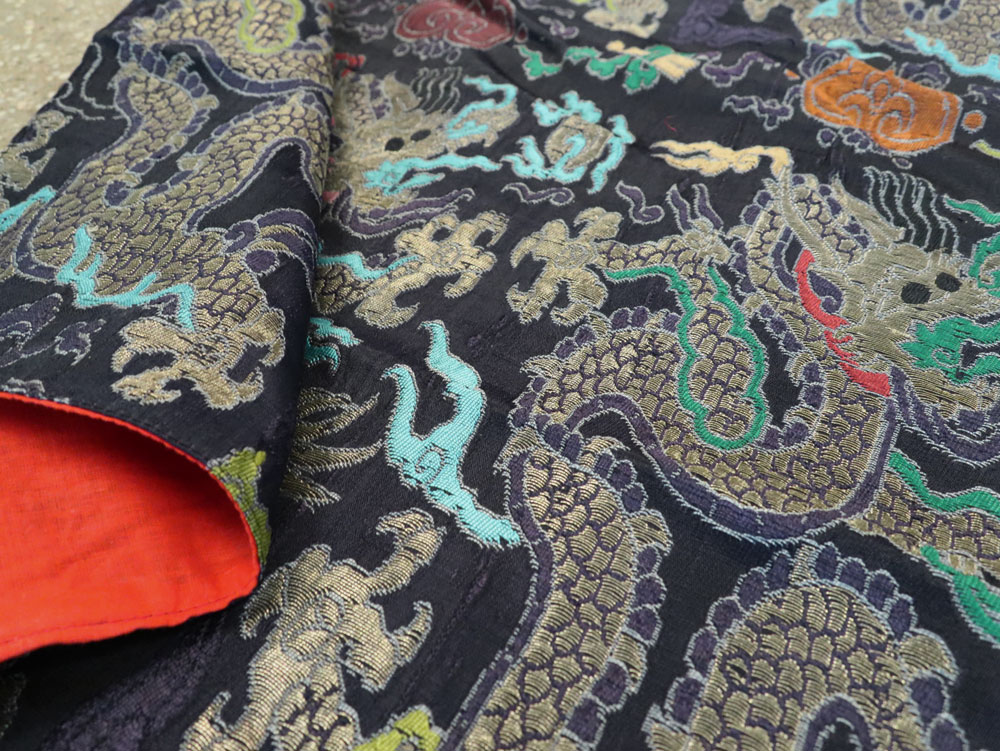 Burmese High Relief Richly Embroidered Tapestry, No.24992 - Galerie Shabab
